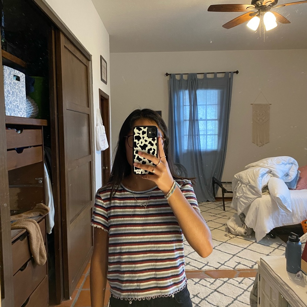 Stripped detailed top